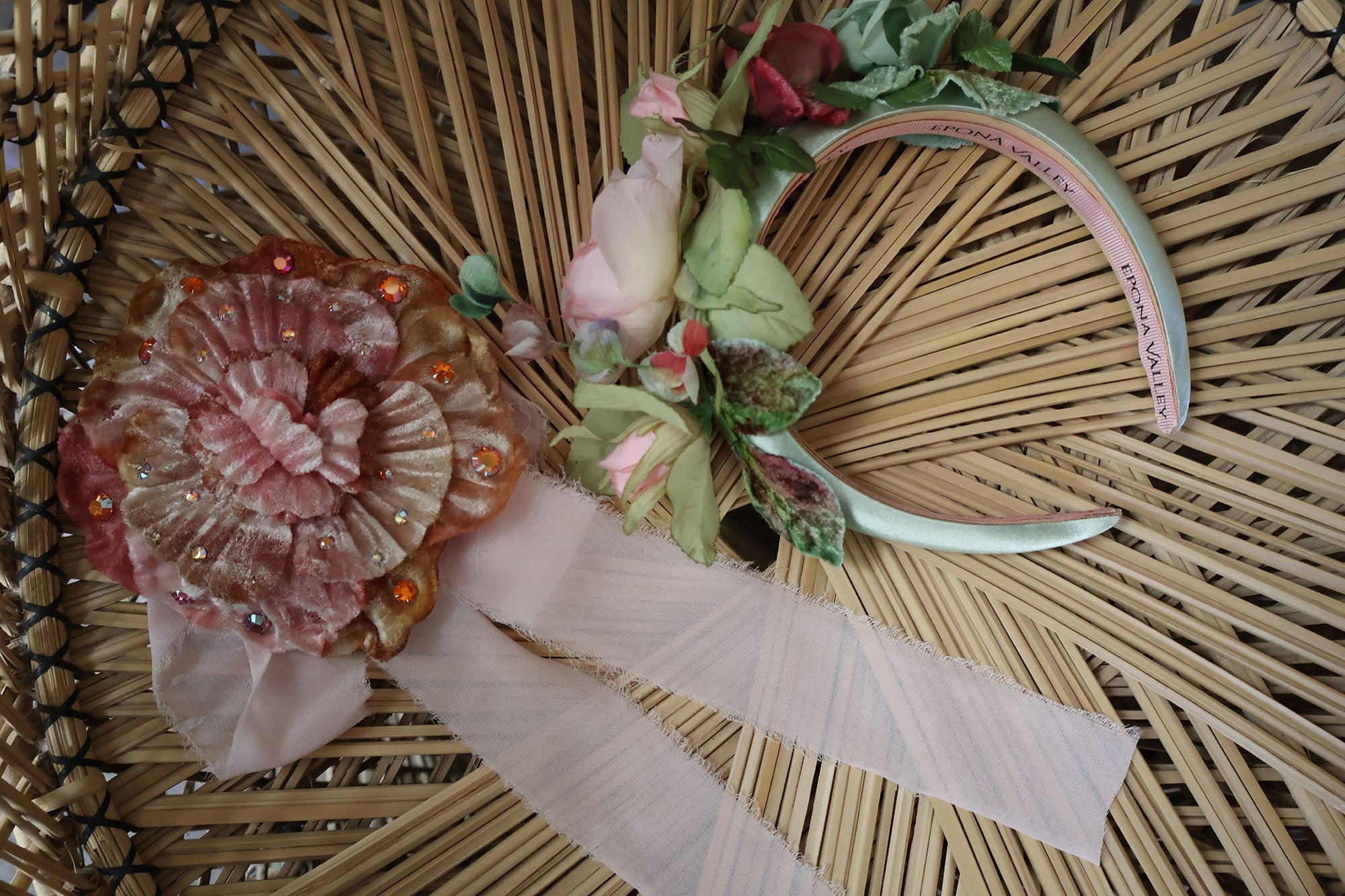 ROSE DE LUNE BARRETTE Epona Valley