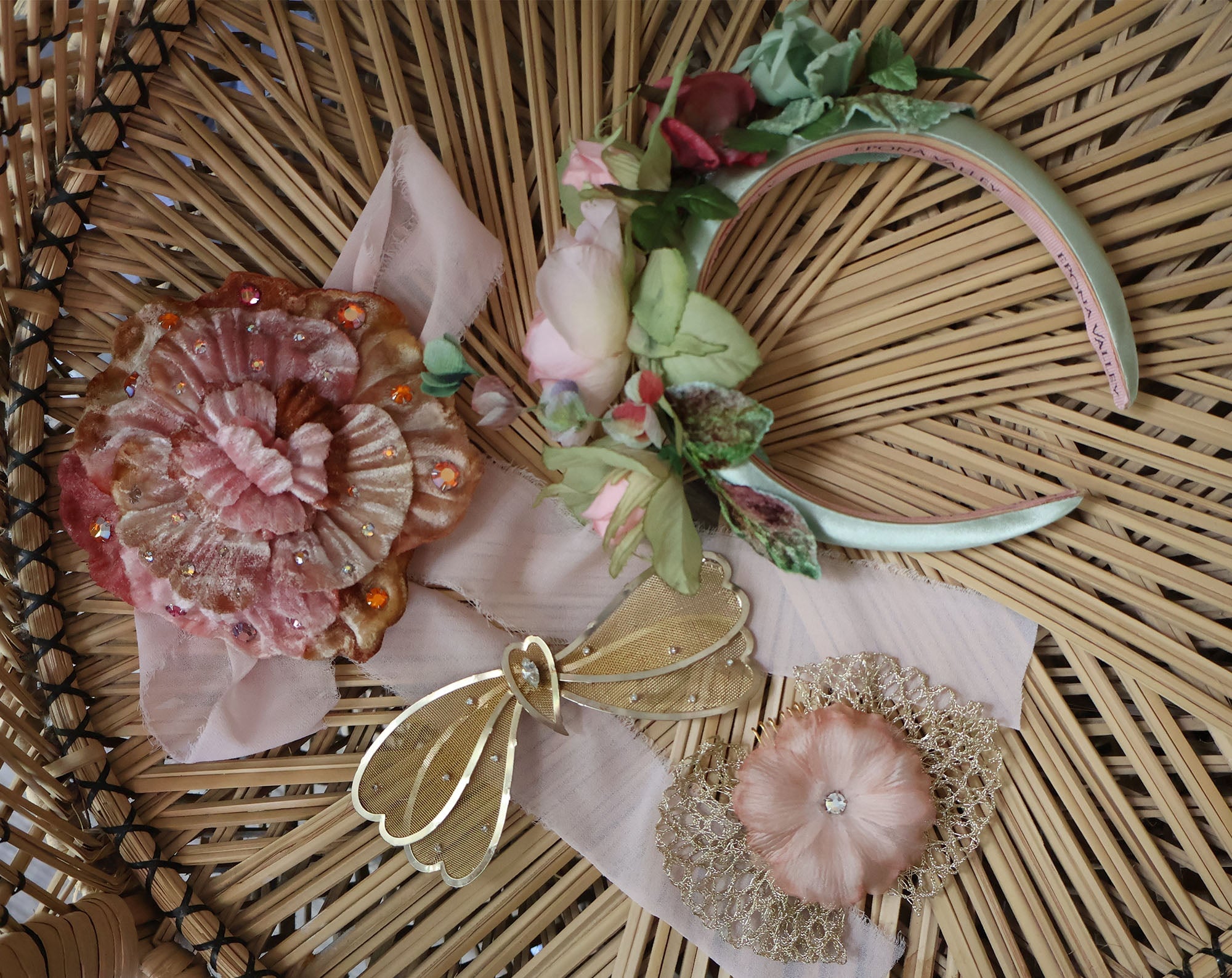 ROSE DE LUNE BARRETTE Epona Valley