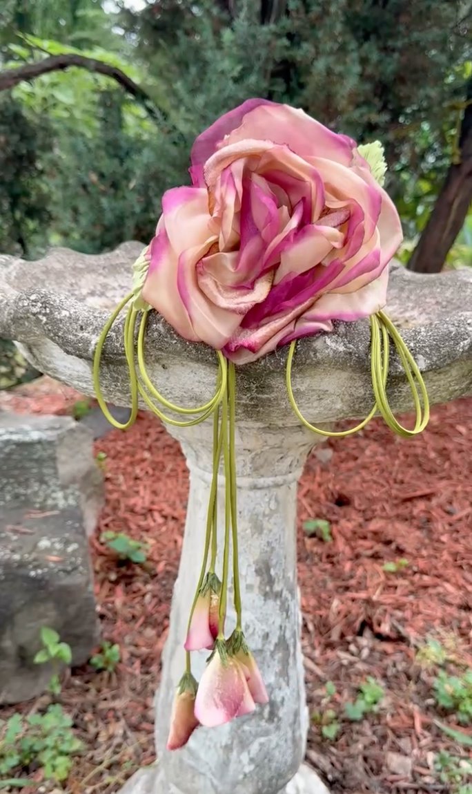 DAPHNE ROSE CASCADE BARRETTE Epona Valley